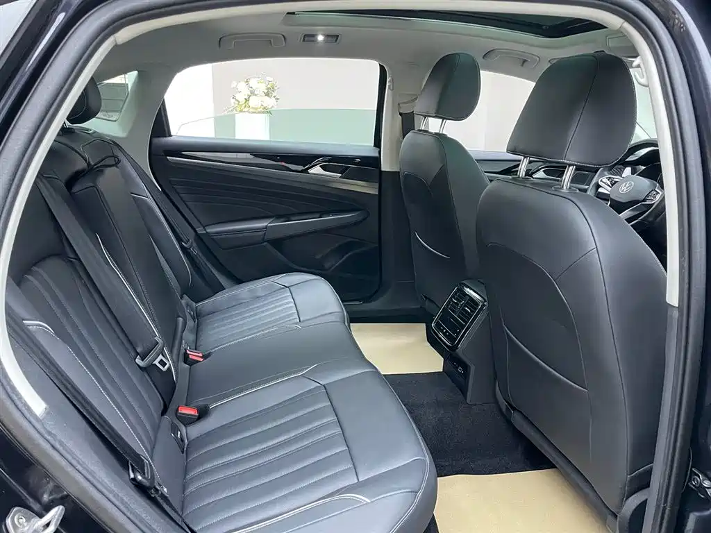 Passat New Energy 2023 430PHEV Hybrid Elite Edition купить на сайте DeffCars