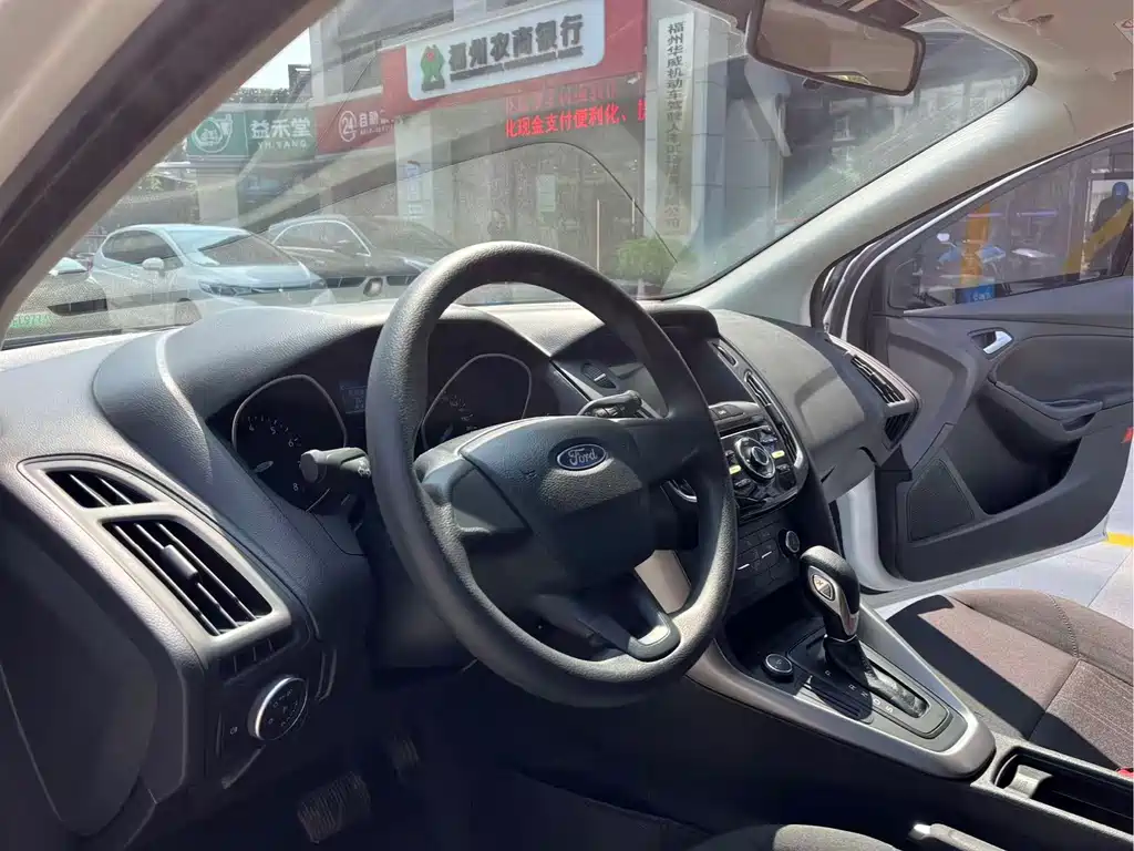 Focus 2018 hatchback classic 1.6L automatic comfort smart mobility version купить на сайте DeffCars