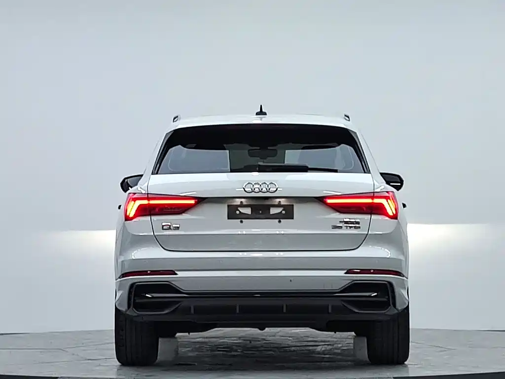 Audi Q3 2022 35 TFSI stylish and dynamic купить на сайте DeffCars