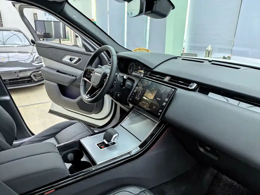 Range Rover Velar 2025 S купить на сайте DeffCars