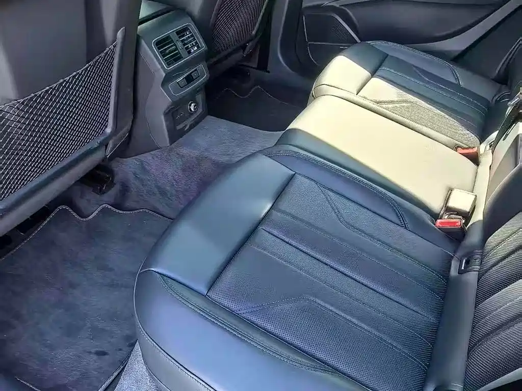 Audi Q5L 2025 45 TFSI luxury and dynamic model купить на сайте DeffCars