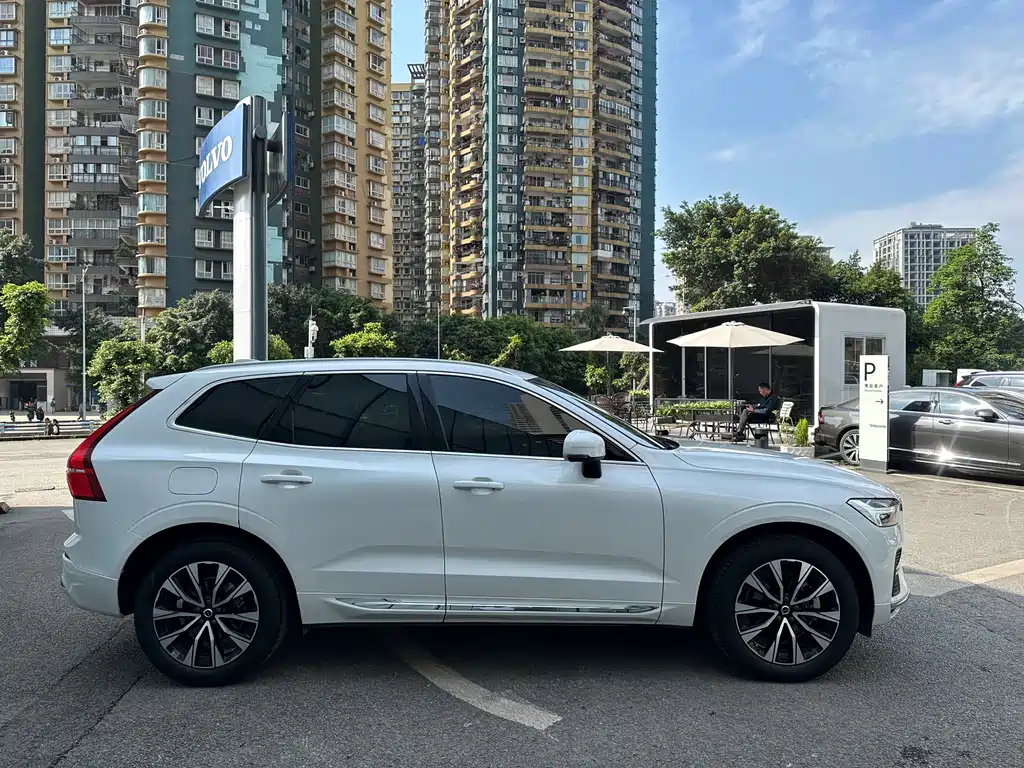 Volvo XC60 2024 B5 four-wheel drive Zhiyuan Deluxe Edition купить на сайте DeffCars