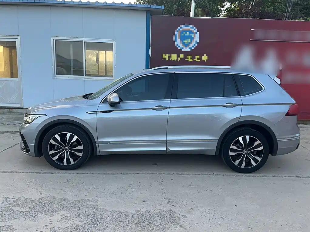 Tiguan L 2023 330TSI automatic two-wheel drive R-Line flagship version купить на сайте DeffCars