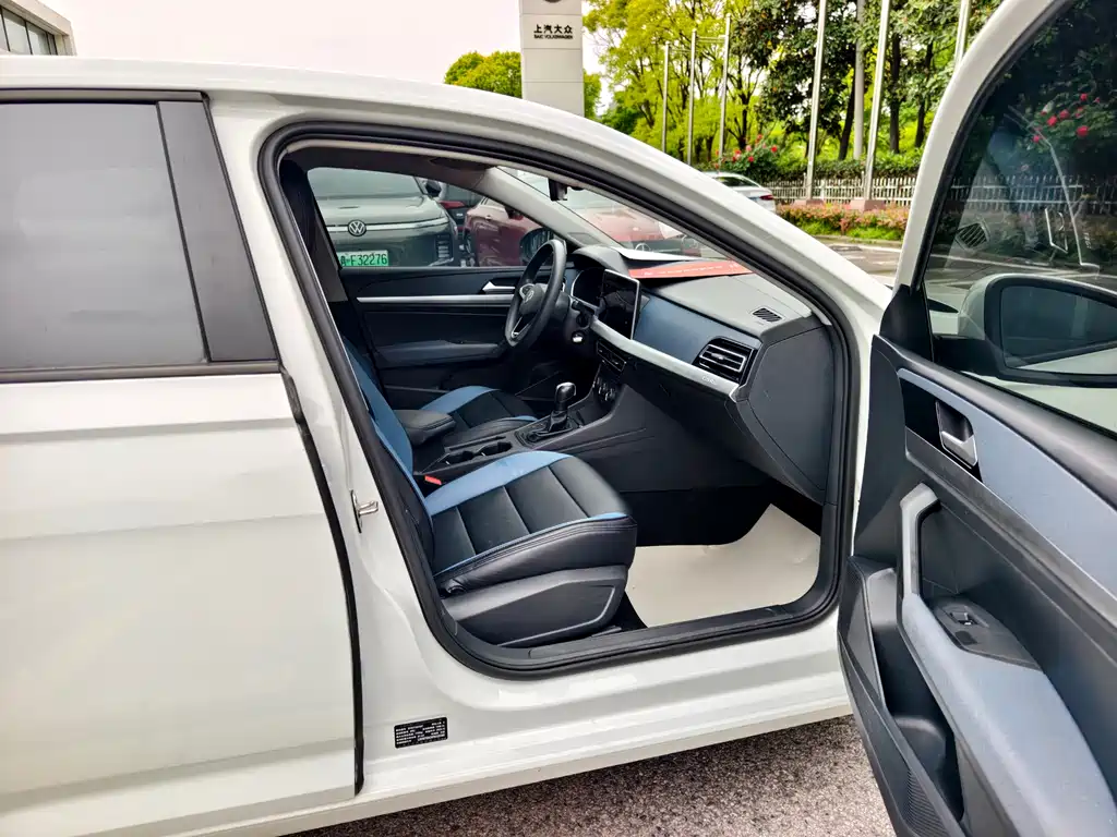 Lavida 2023 facelift 1.5L automatic Deyi version купить на сайте DeffCars