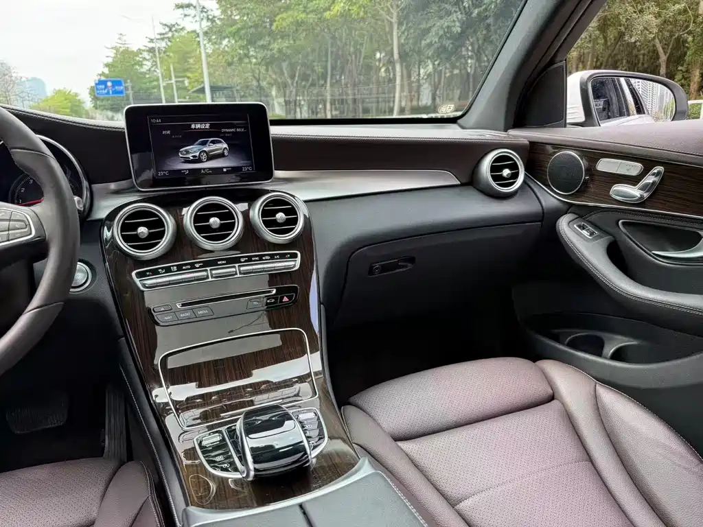 Mercedes-Benz GLC 2018 facelift GLC 260 4MATIC luxury model купить на сайте DeffCars