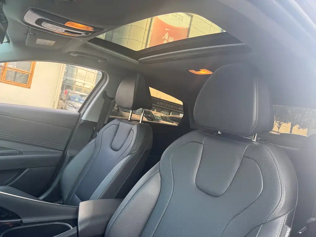 Elantra 2023 1.5L CVT LUX Premium Edition купить на сайте DeffCars