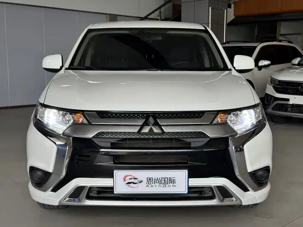 Outlander 2021 2.0L 2WD 5-seater купить на сайте DeffCars
