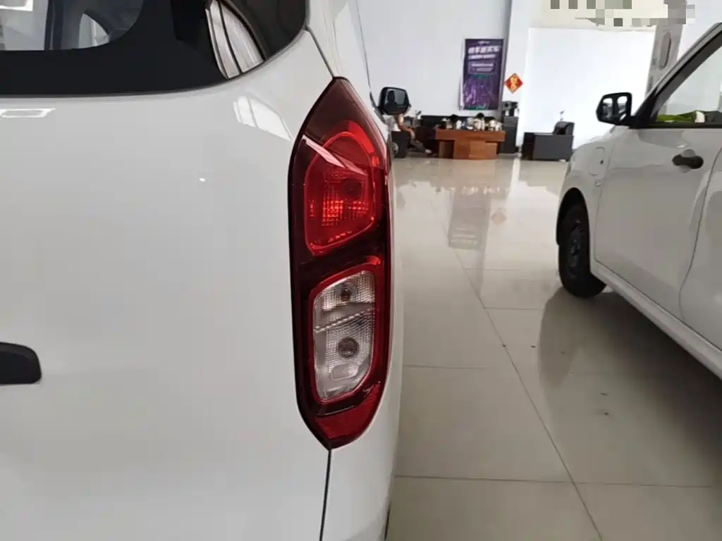Hongguang New Energy 2024 Pure Electric Version 300KM Standard Type купить на сайте DeffCars