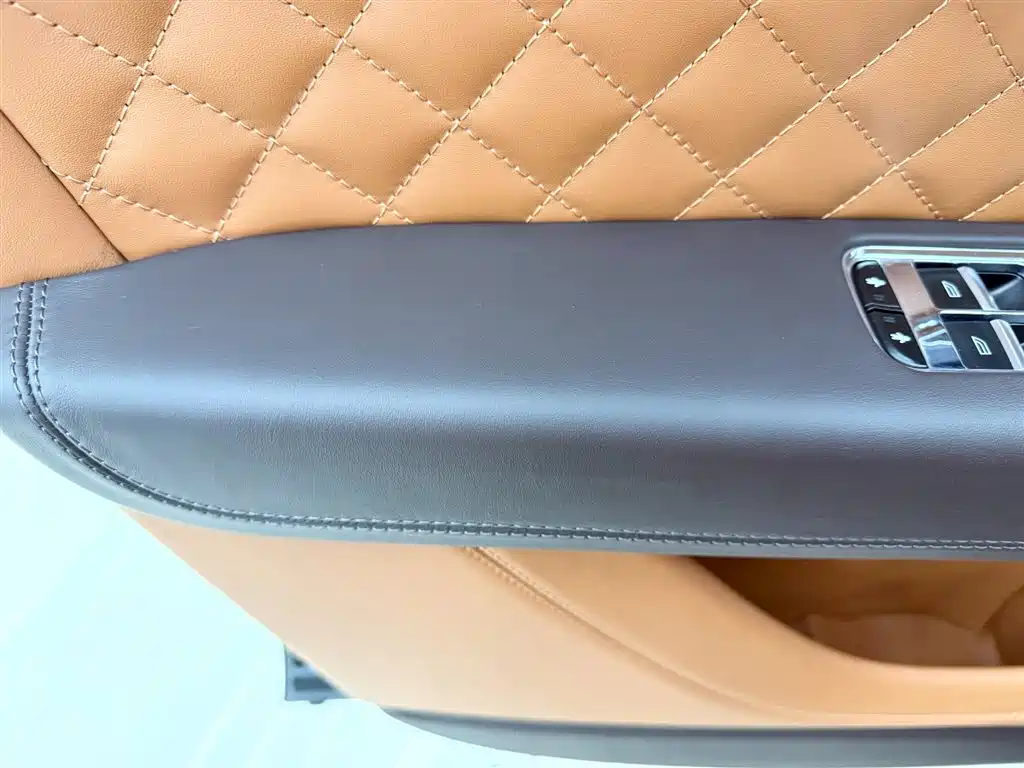 Bentayga 2016 6.0T Standard Edition купить на сайте DeffCars