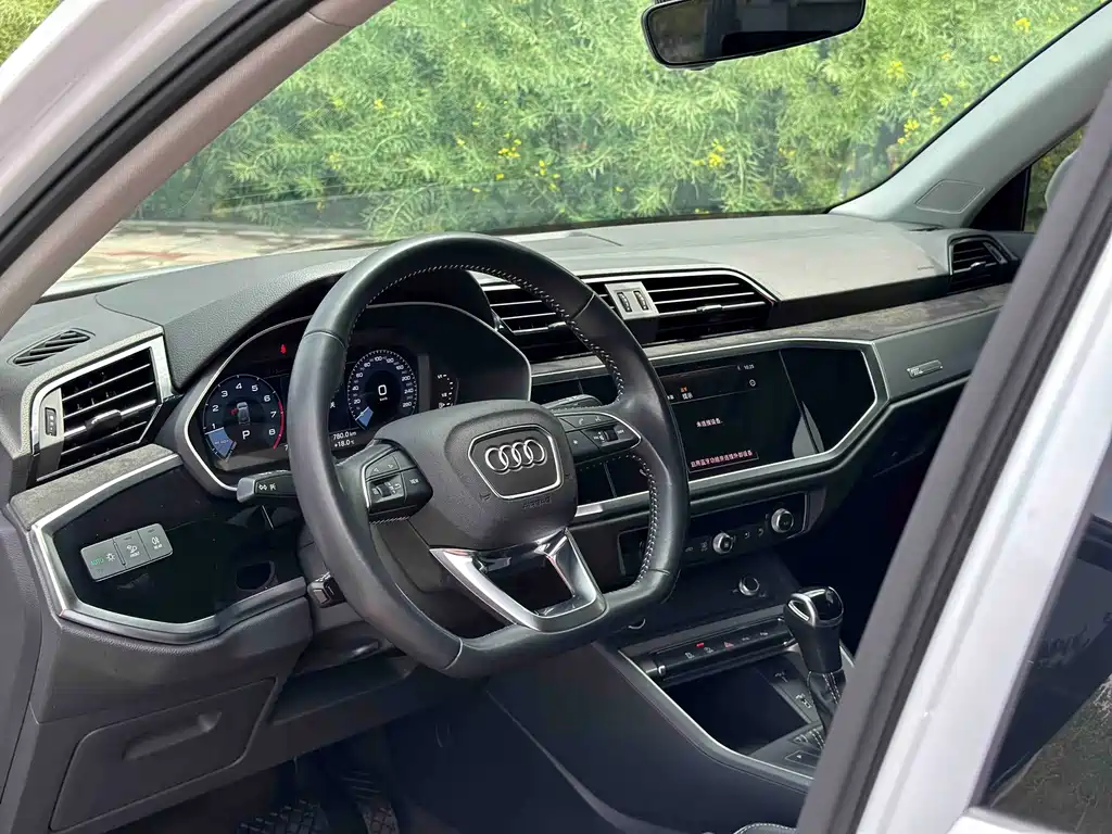 Audi Q3 2021 35 TFSI Fashionable and Dynamic купить на сайте DeffCars