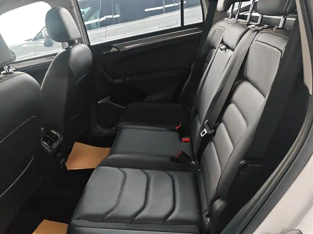 Tiguan L 2021 330TSI automatic two-wheel drive R-Line version купить на сайте DeffCars