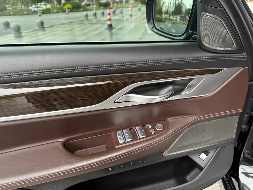 BMW 7 Series 2021 730Li Luxury Package купить на сайте DeffCars