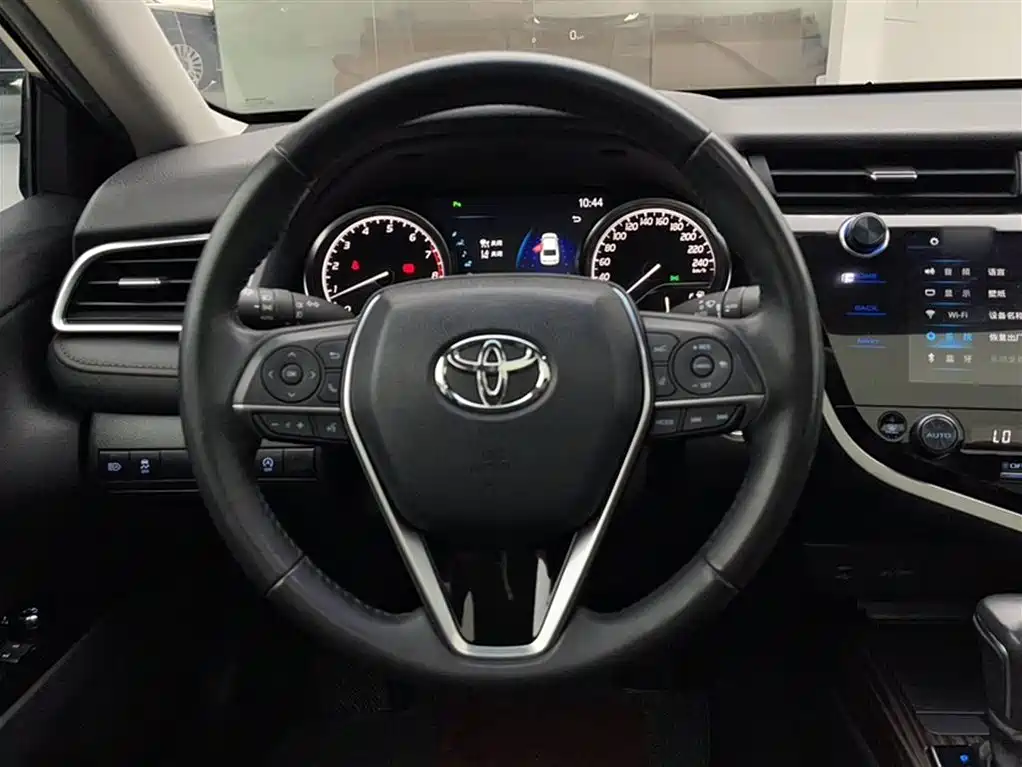 Camry 2019 2.5G Deluxe Edition National VI купить на сайте DeffCars