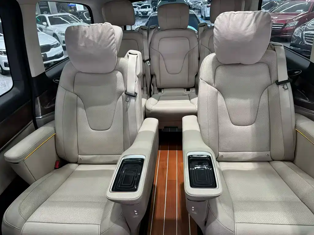 Mercedes-Benz V-Class 2021 V 260 L Long Wheelbase Premium Edition купить на сайте DeffCars