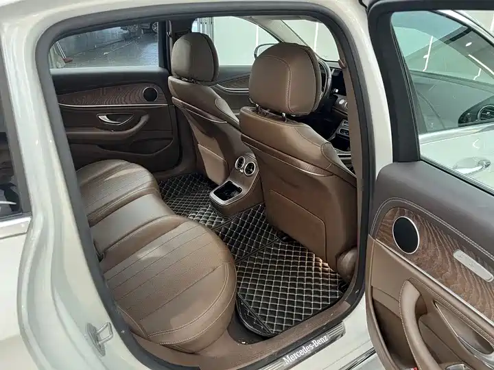 Mercedes-Benz E-Class 2023 E 260 L купить на сайте DeffCars