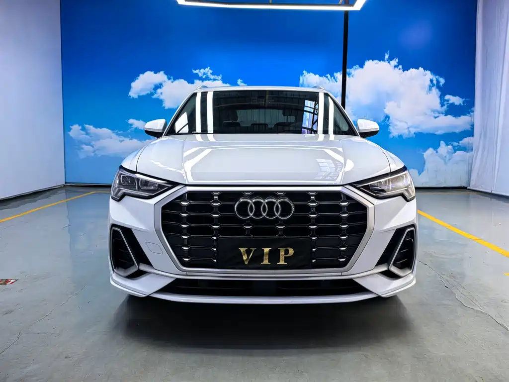 Audi Q3 2022 35 TFSI Fashionable and Dynamic купить на сайте DeffCars