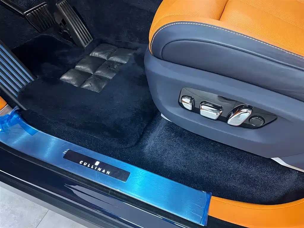 Cullinan 2018 five-seater version купить на сайте DeffCars