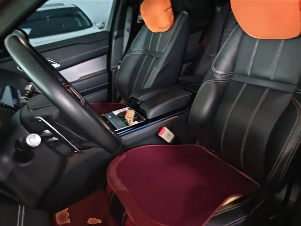 Range Rover Velar 2022 250PS Glitter Gold Collector’s Edition купить на сайте DeffCars