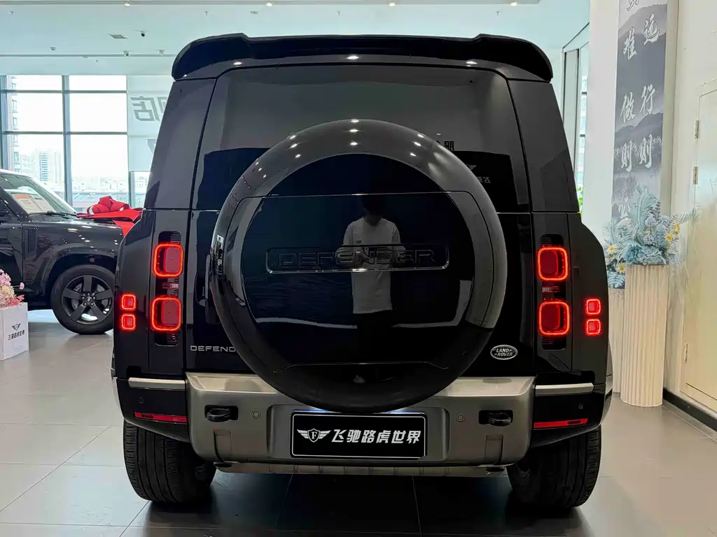 Land Rover Defender 2024 110 3.0T P400 X-DYNAMIC HSE купить на сайте DeffCars