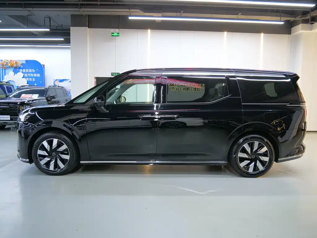 Volvo EM90 2025 Ultra Six Seater купить на сайте DeffCars