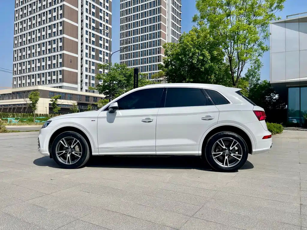 Audi Q5L 2018 45 TFSI Exclusive Fashion Model National V купить на сайте DeffCars