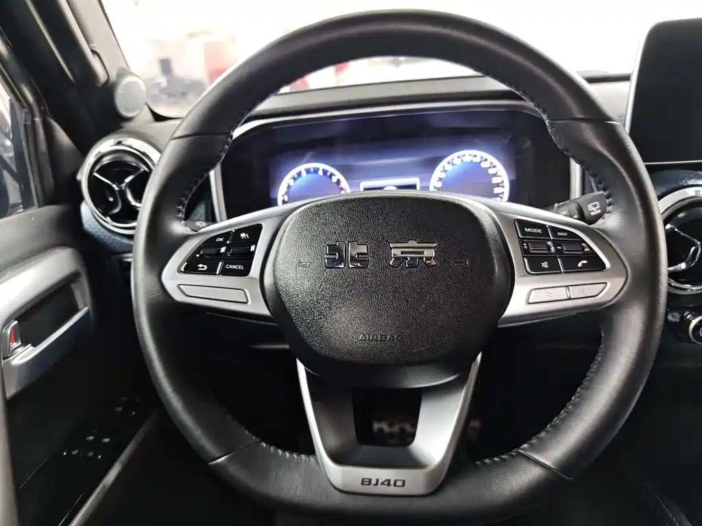 Beijing off-road BJ40 2023 2.0T automatic four-wheel drive city hunter version knight type купить на сайте DeffCars