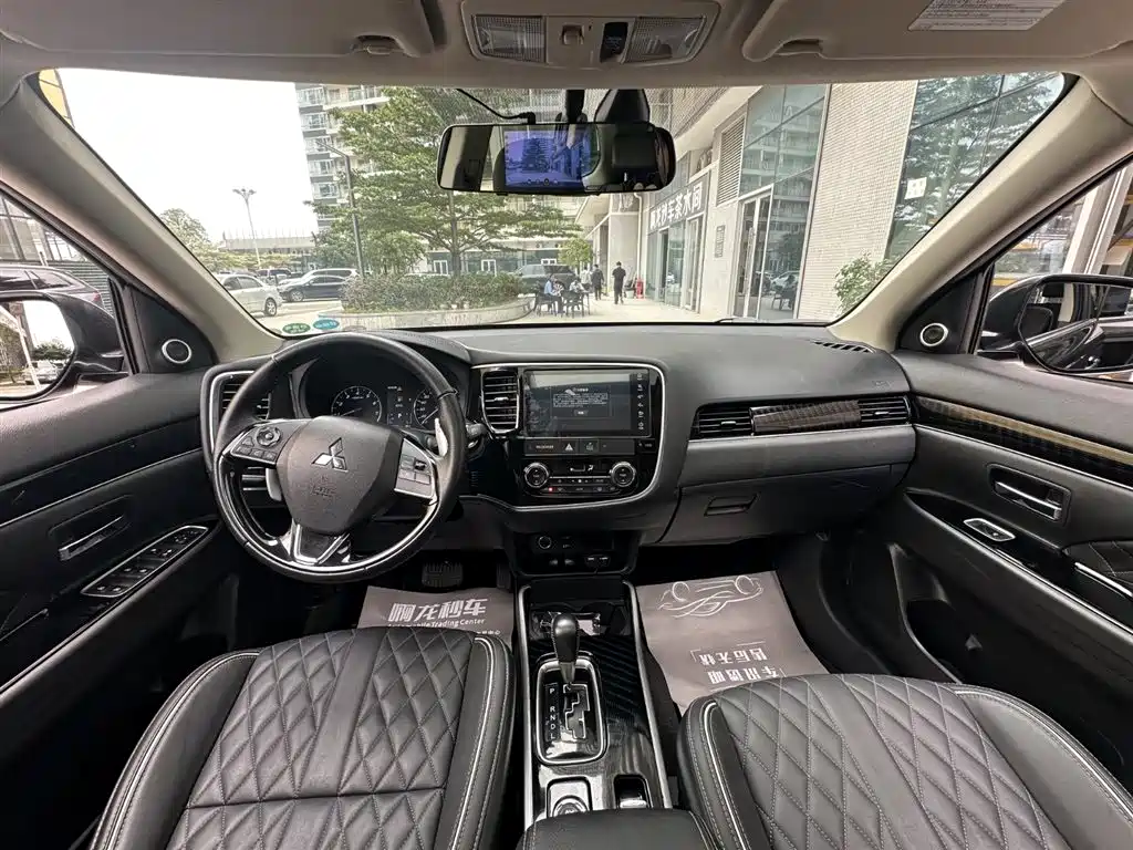 Outlander 2021 2.4L four-wheel drive exclusive version 7 seats купить на сайте DeffCars