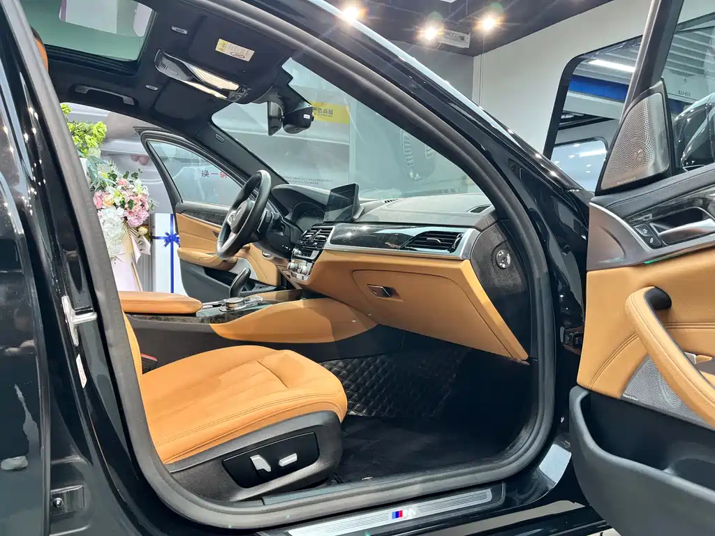 BMW 5 Series 2020 530Li Leading M Sports Package купить на сайте DeffCars