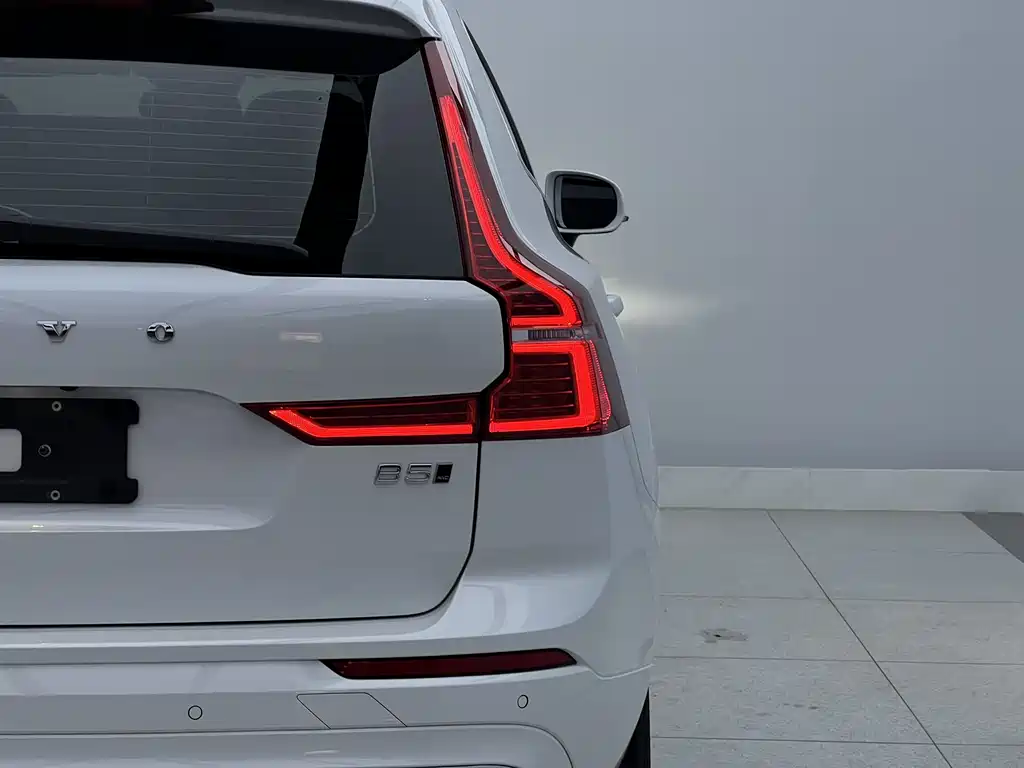 Volvo XC60 2023 B5 four-wheel drive Zhiyi Luxury Edition купить на сайте DeffCars