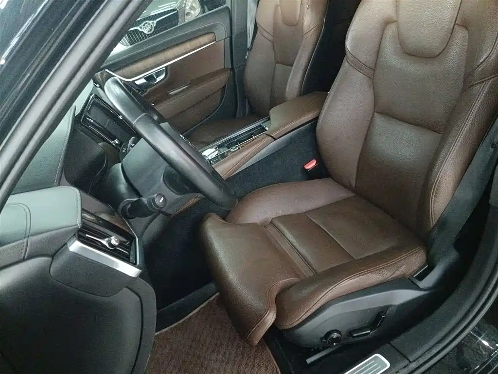 Volvo S90 2021 B5 Zhiyuan Luxury Edition купить на сайте DeffCars