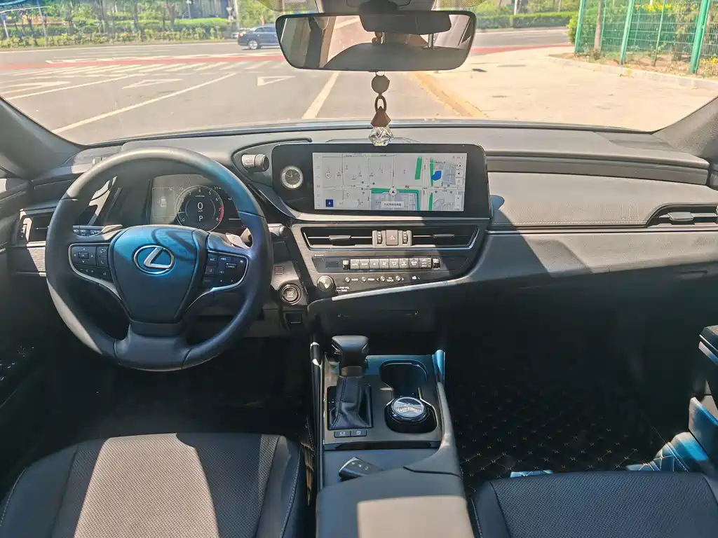 Lexus ES 2024 200 Premium Edition купить на сайте DeffCars