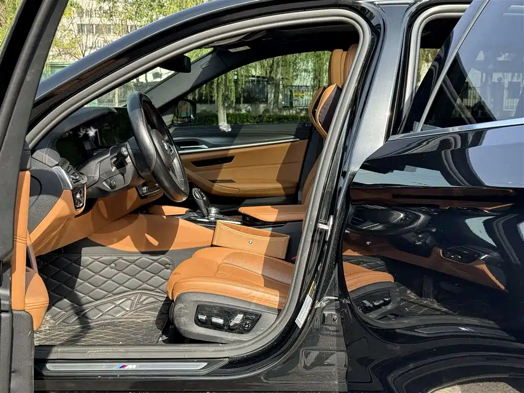 BMW 5 Series New Energy 2022 535Le Pioneer Edition M Sports Package купить на сайте DeffCars