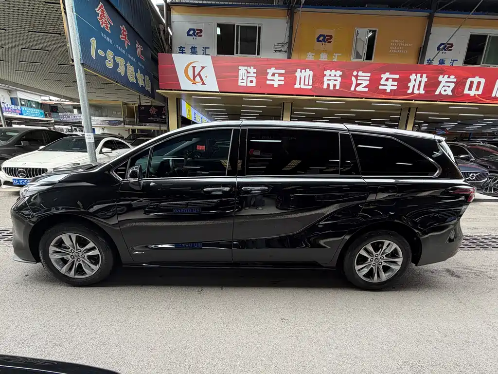 SIENNA 2024 2.5L Hybrid Deluxe Edition купить на сайте DeffCars