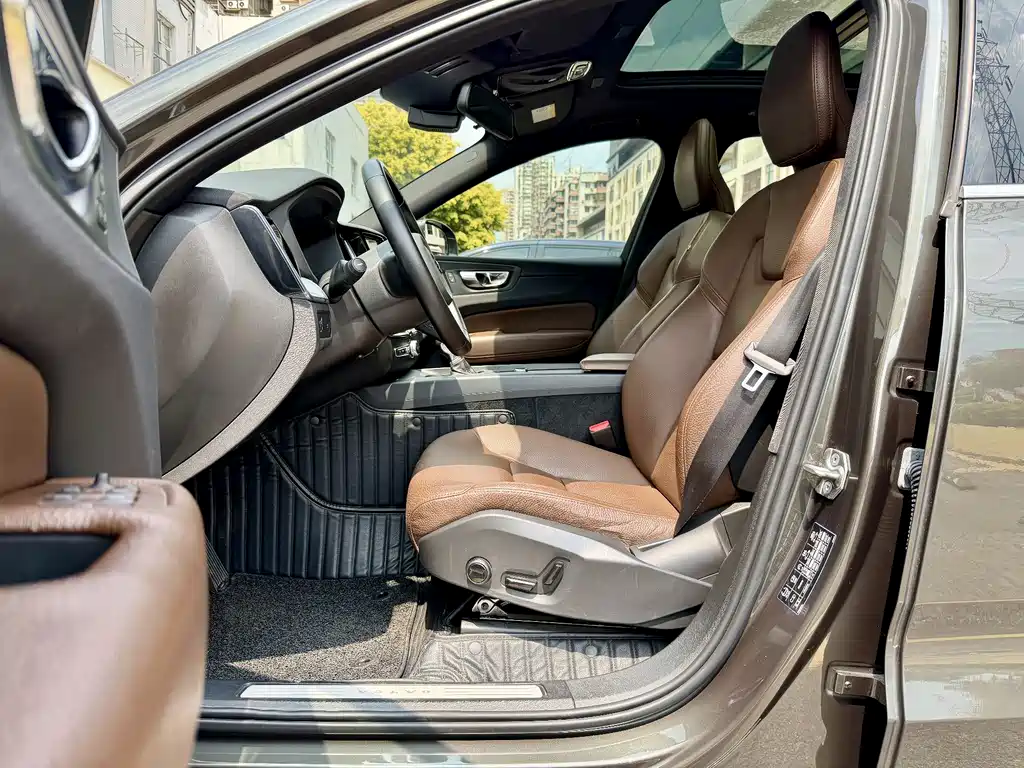 Volvo XC60 2021 T5 four-wheel drive Zhiyi Luxury Edition купить на сайте DeffCars