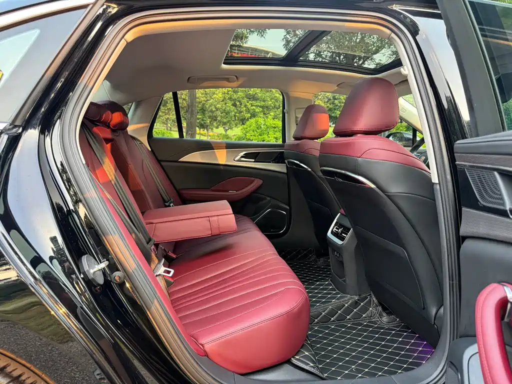 Hongqi H5 2024 1.5T DCT Zhilian Qiyun Edition купить на сайте DeffCars