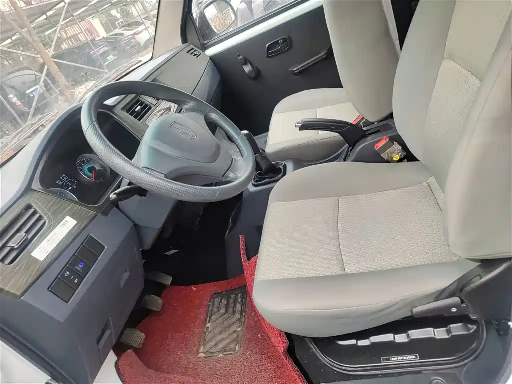 Hiace X30 2023 1.5L super luxury bus 5/6/7 seats non-air conditioning version SWC15M купить на сайте DeffCars