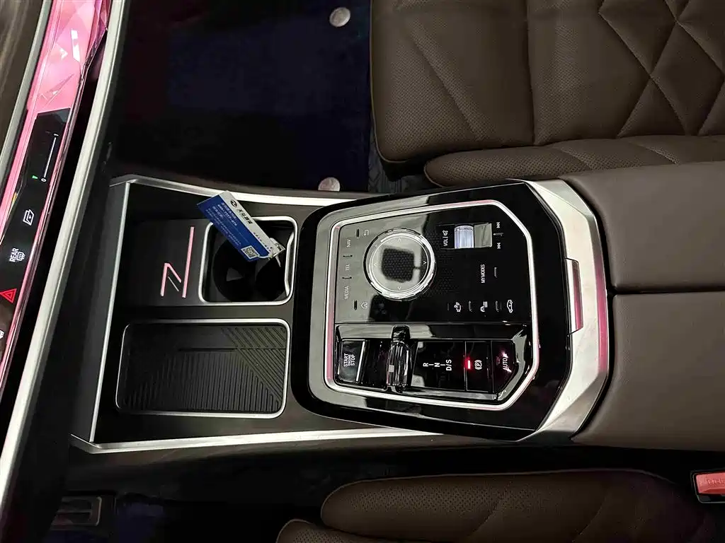 BMW 7 Series 2023 740Li Leading M Sports Package купить на сайте DeffCars