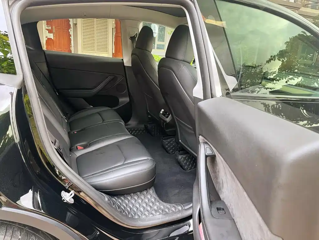 Model Y 2023 rear-wheel drive version купить на сайте DeffCars
