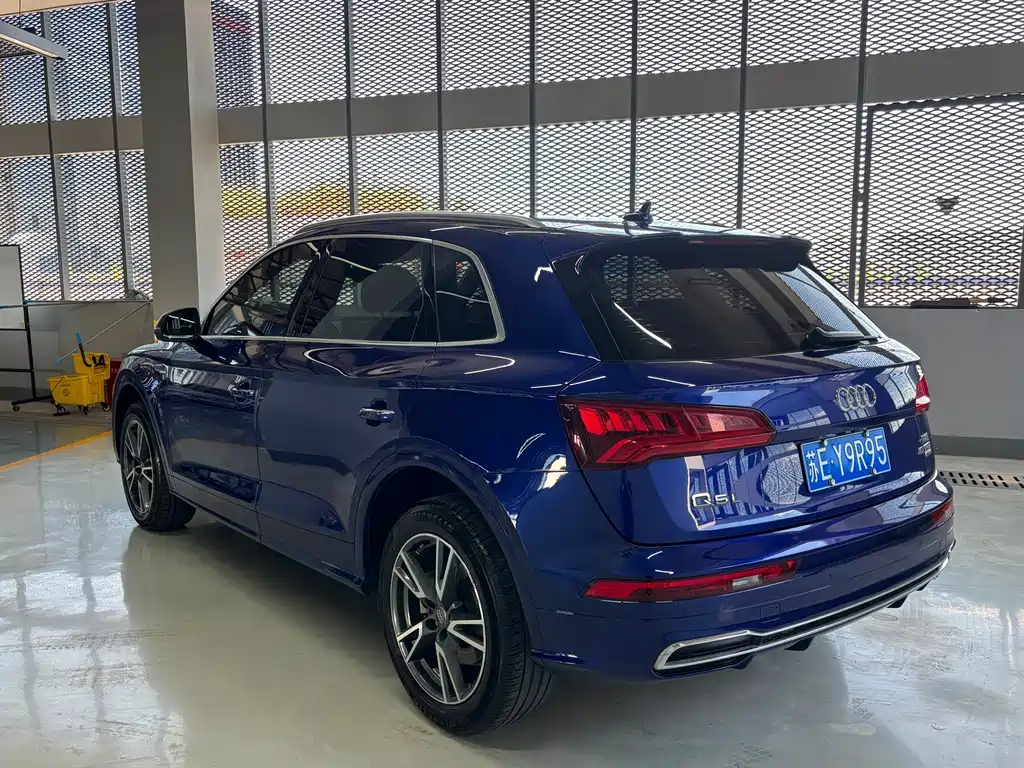Audi Q5L 2018 40 TFSI enjoys fashionable style, National V купить на сайте DeffCars