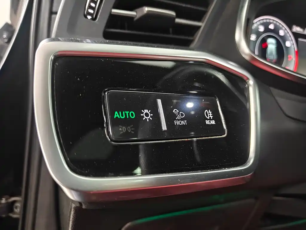Audi A6L 2020 55 TFSI quattro exclusive dynamic model купить на сайте DeffCars