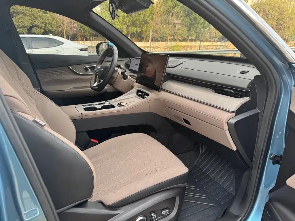 Tiggo 8 PLUS C-DM 2025 model 1.5T 116km comfortable 7 seats купить на сайте DeffCars