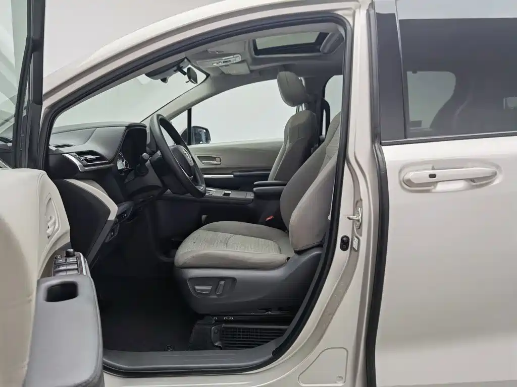 SIENNA 2023 2.5L Hybrid Comfort Edition купить на сайте DeffCars