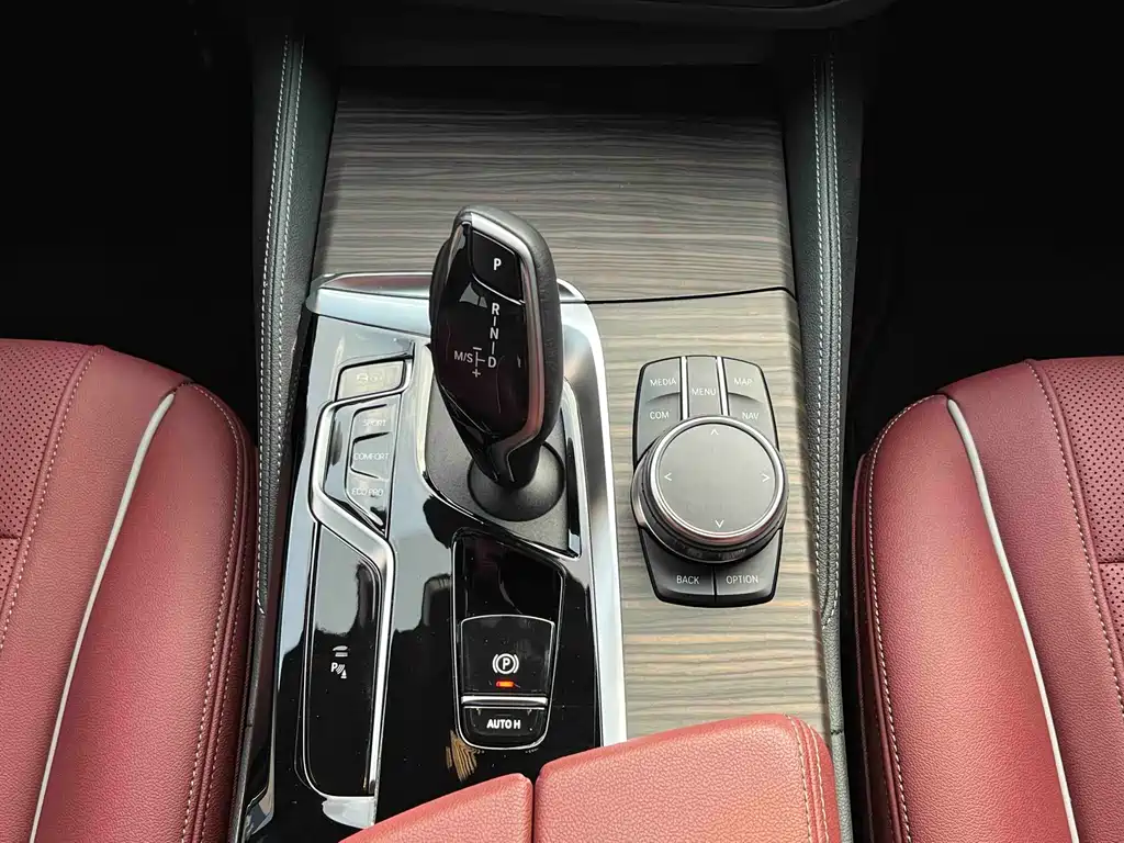BMW 5 Series 2023 530Li Leading M Sports Package купить на сайте DeffCars