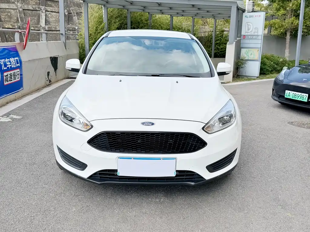 Focus 2018 hatchback classic 1.6L automatic comfort smart mobility version купить на сайте DeffCars