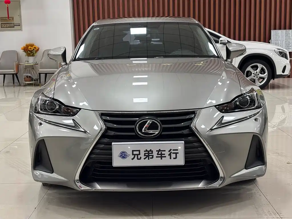 Lexus IS 2017 300 Leading Edition купить на сайте DeffCars