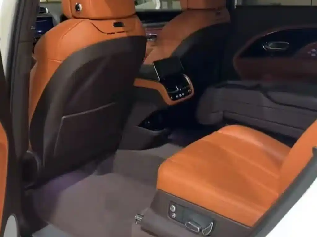 Bentayga 2024 4.0T V8 long wheelbase version купить на сайте DeffCars