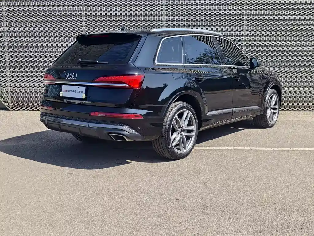 Audi Q7 2025 55 TFSI quattro S line sports купить на сайте DeffCars