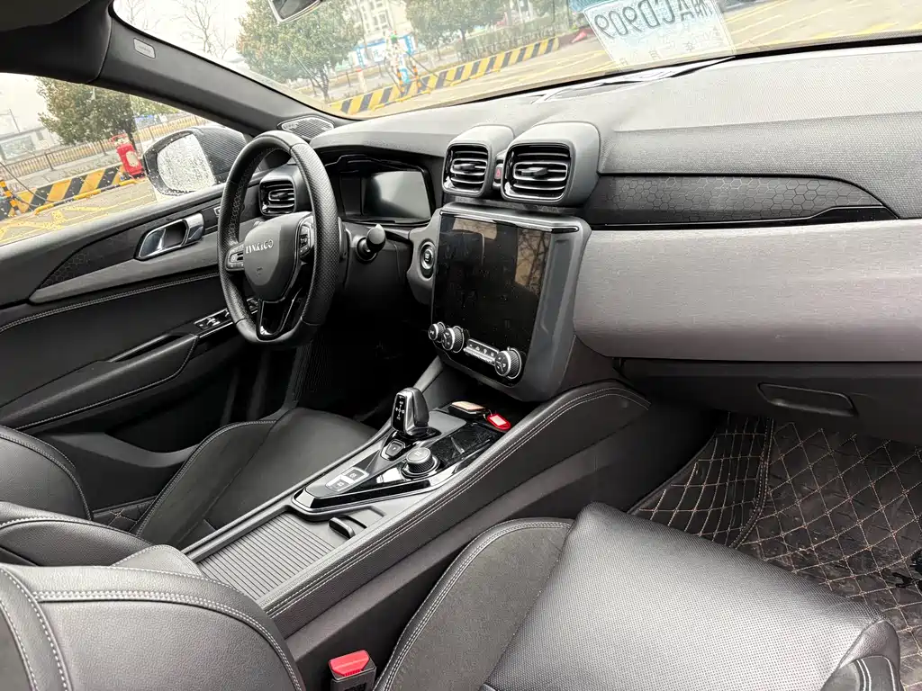 Lynk & Co 03 2021 1.5TD DCT Pro купить на сайте DeffCars