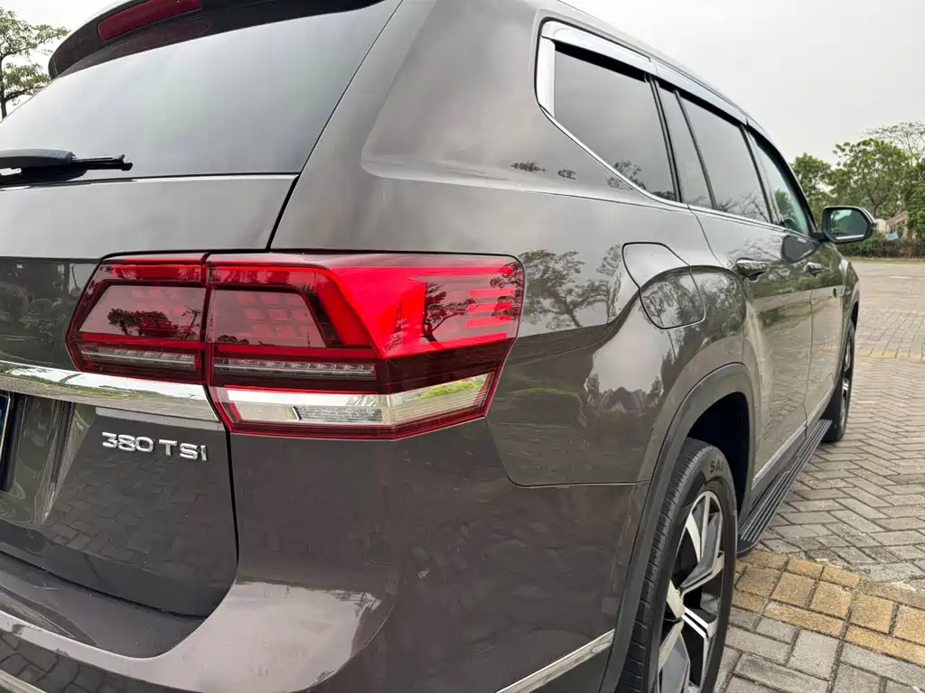 Touron 2017 330TSI two-wheel drive luxury version купить на сайте DeffCars