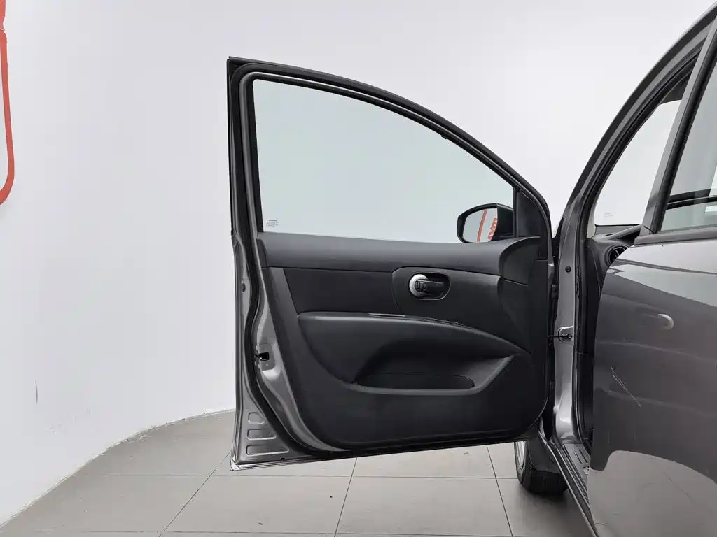 Liwei 2015 1.6XE manual comfort version купить на сайте DeffCars